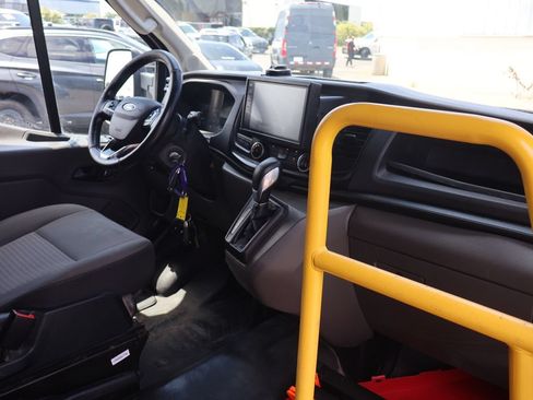 Used 2022 Ford Transit 350 DRW RWD image 10