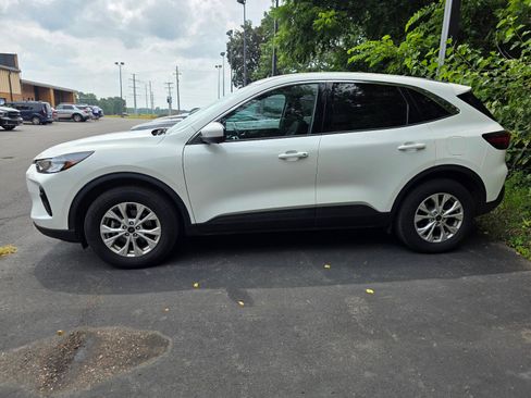 Used 2023 Ford Escape Active w/ Tech Pack #2 AWD/4WD image 1