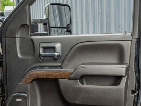 Used 2017 GMC Sierra 2500 Denali w/ Duramax Plus Package image 41