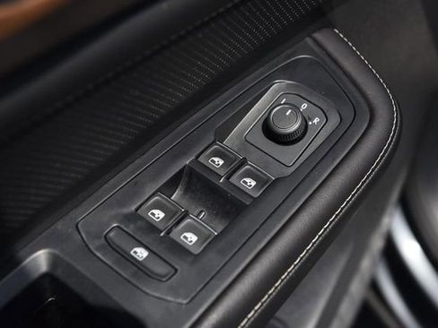 Certified 2025 Volkswagen Atlas SE FWD image 8