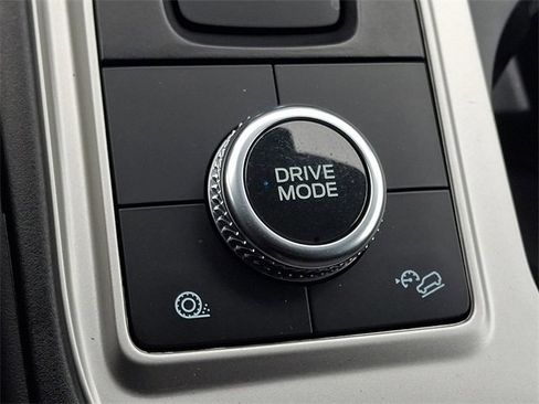 Used 2022 Ford Explorer XLT image 23