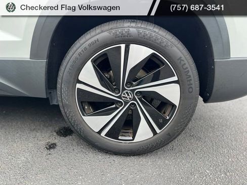 Used 2023 Volkswagen Taos SE AWD/4WD image 7
