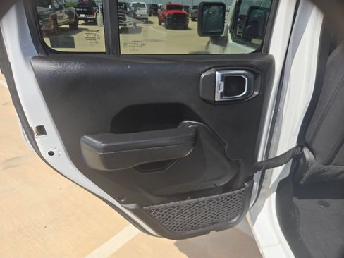 Used 2023 Jeep Gladiator Sport AWD/4WD image 15