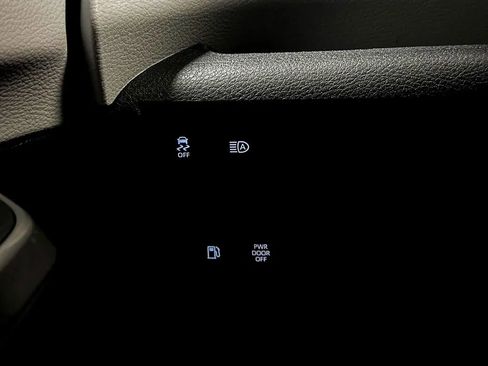 Used 2026 Toyota Sienna LE FWD image 37