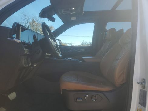 Used 2021 Cadillac Escalade Premium Luxury w/ LPO, Illumination Package image 8