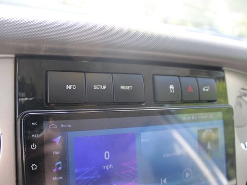 Used 2011 Ford Expedition Limited RWD image 16