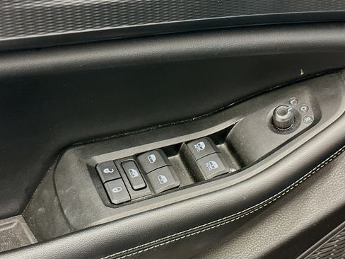 Used 2025 Jeep Grand Cherokee Altitude image 15