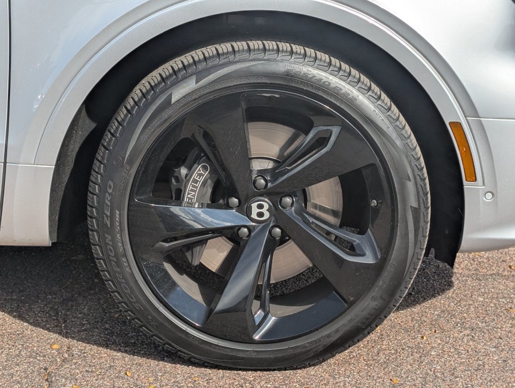 Used 2023 Bentley Bentayga Extended Wheelbase AWD/4WD image 11