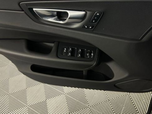 Used 2025 Volvo XC60 B5 Plus image 24