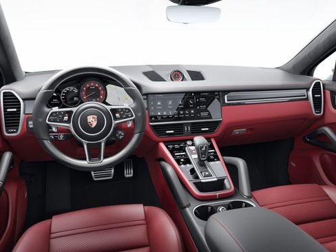 Used 2023 Porsche Cayenne GTS image 4