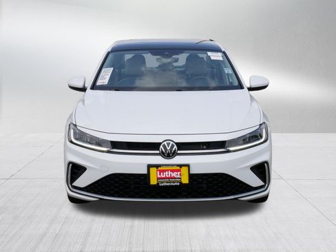 Used 2025 Volkswagen Jetta SE w/ Sunroof Package FWD image 2