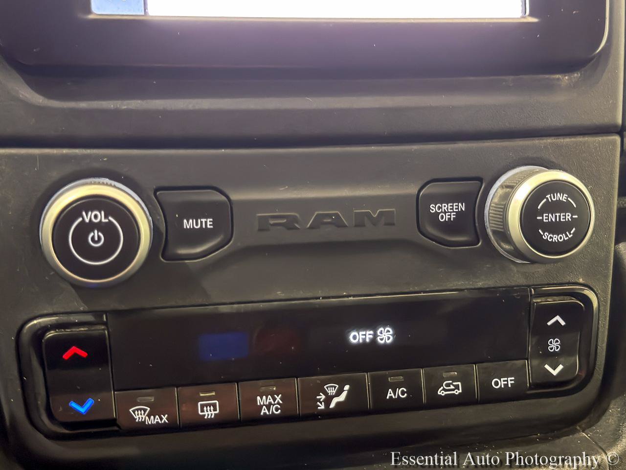 Used 2024 RAM ProMaster 2500 w/ Convenience Group FWD image 17