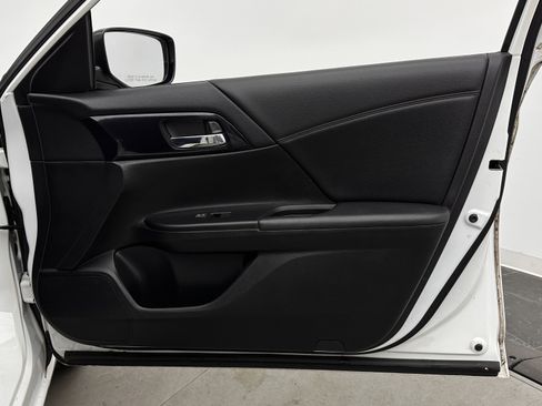 Used 2015 Honda Accord Sport image 31