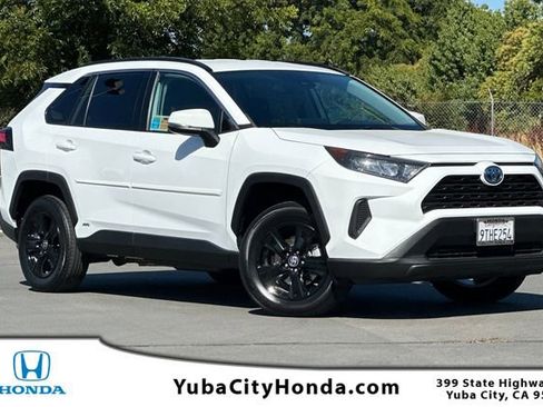 Used 2022 Toyota RAV4 LE image 1