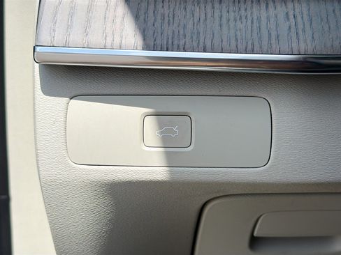Used 2025 Volvo XC90 B5 Plus w/ Protection Package Premier AWD/4WD image 34