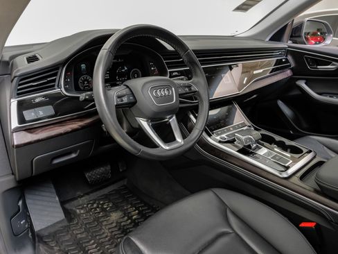 Used 2023 Audi Q8 Premium Plus w/ Premium Plus Package image 3