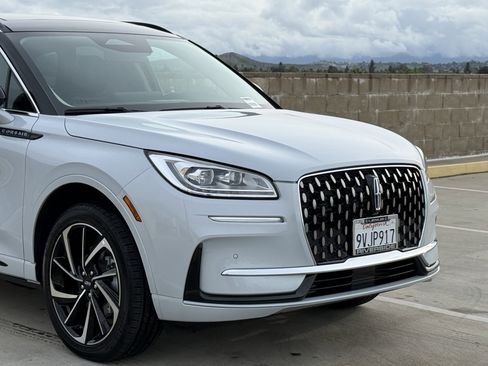 Used 2025 Lincoln Corsair Grand Touring w/ Equipment Group 301A image 3