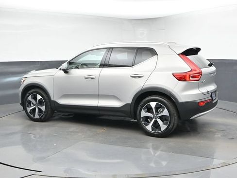 Used 2025 Volvo XC40 B5 Plus AWD/4WD image 7