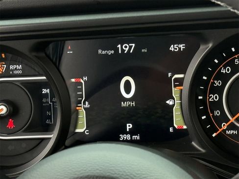 Used 2025 Jeep Gladiator Mojave image 14