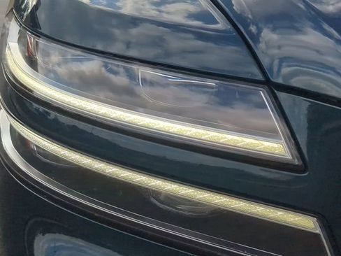Used 2021 Genesis G80 2.5T RWD image 9