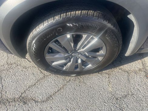 Used 2025 Nissan Pathfinder SV image 30