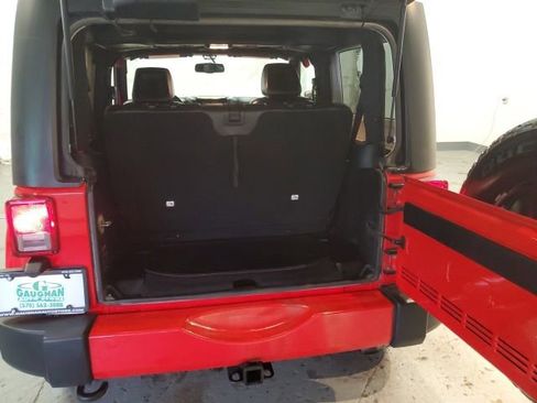 Used 2016 Jeep Wrangler Sahara w/ Connectivity Group AWD/4WD image 6