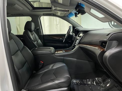 Used 2019 Cadillac Escalade Premium Luxury image 34
