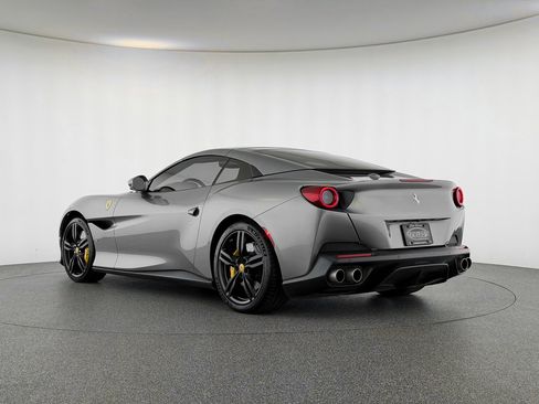 Used 2019 Ferrari Portofino RWD image 3