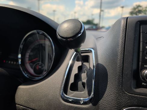 Used 2019 Dodge Grand Caravan SXT FWD image 16