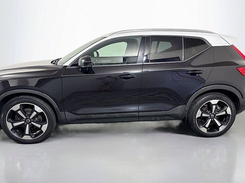 Used 2019 Volvo XC40 T5 Momentum image 4