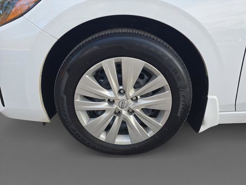 Used 2024 Nissan Sentra S image 9