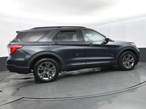 Used 2022 Ford Explorer XLT w/ Equipment Group 202A AWD/4WD image 4