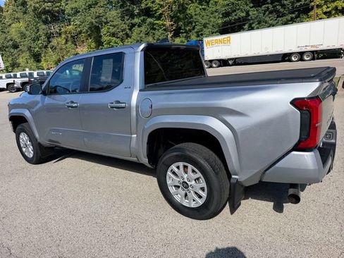 Certified 2025 Toyota Tacoma SR5 AWD/4WD image 8