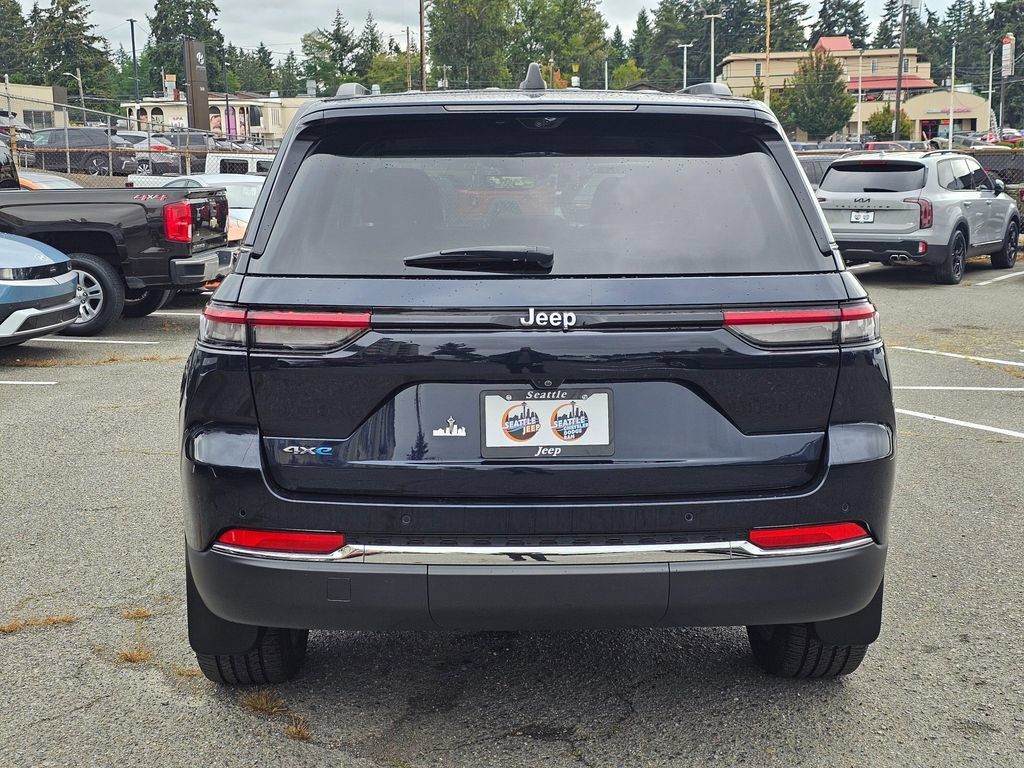 Used 2023 Jeep Grand Cherokee 4WD 4xe w/ Luxury Tech Group II image 7