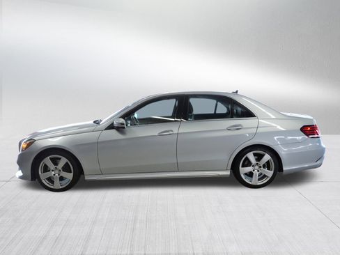 Used 2014 Mercedes-Benz E 350 4MATIC Sedan image 4