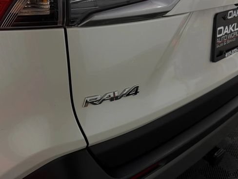 Used 2022 Toyota RAV4 Limited AWD/4WD image 15