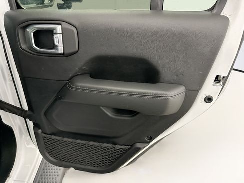 Used 2021 Jeep Wrangler Unlimited Sahara image 31
