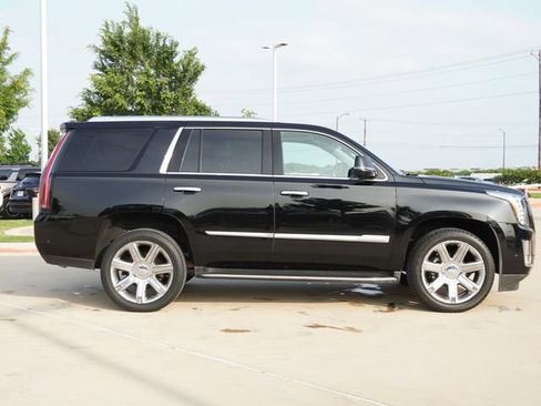 Used 2018 Cadillac Escalade Luxury RWD image 10