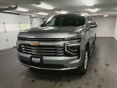 New 2025 Chevrolet Suburban Premier image 38