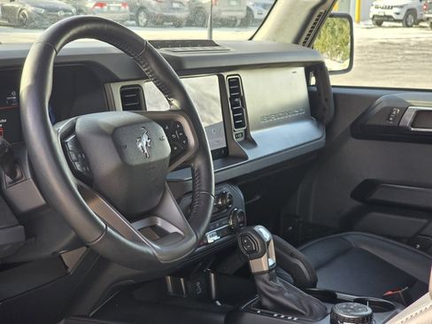 Used 2025 Ford Bronco Badlands image 15