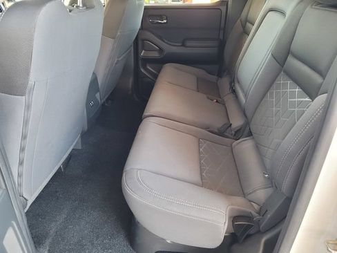 Used 2025 Nissan Frontier SV AWD/4WD image 18