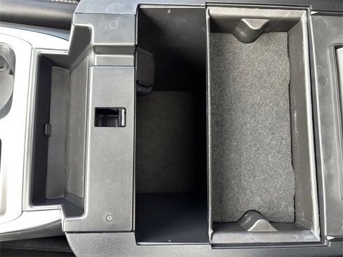 Used 2021 Ford Explorer XLT w/ Equipment Group 202A image 26