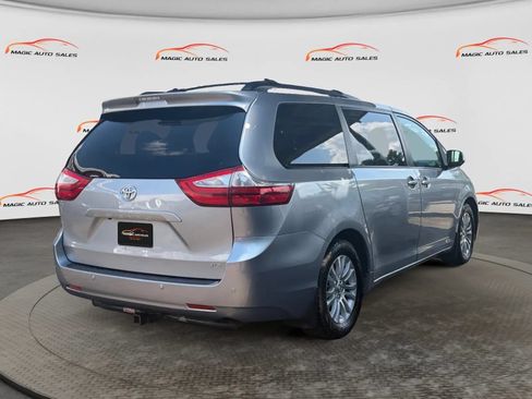 Used 2015 Toyota Sienna XLE Premium w/ Four Season Floor Mat Package FWD image 10