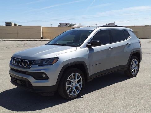 Used 2024 Jeep Compass Latitude image 20