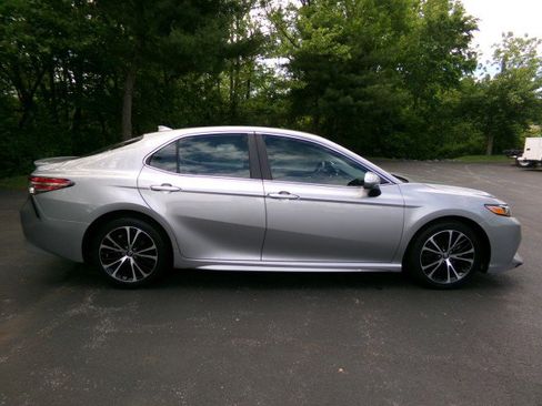 Used 2019 Toyota Camry SE FWD image 10