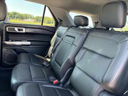 Used 2023 Ford Explorer XLT w/ Equipment Group 202A AWD/4WD image 27