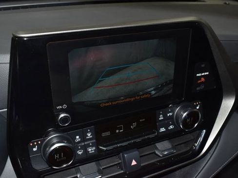 Used 2023 Toyota Highlander XLE image 16