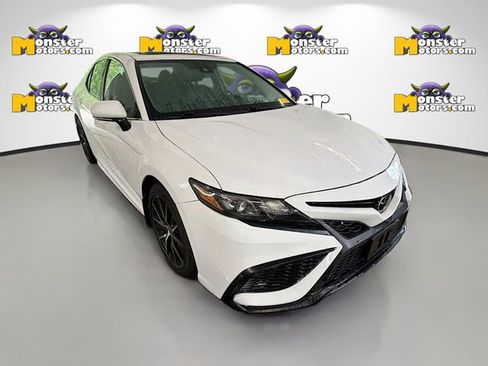 Used 2022 Toyota Camry SE AWD/4WD image 3