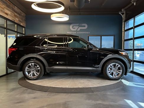Used 2024 Ford Explorer XLT w/ Equipment Group 202A AWD/4WD image 2