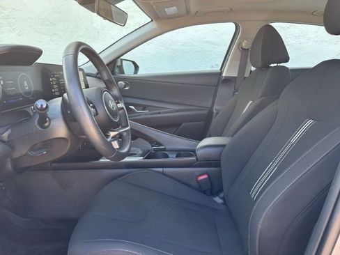 Used 2025 Hyundai Elantra SEL FWD image 27